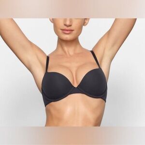 SKIMS fits everybody push up Demi bra size 38DD nwt